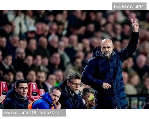 埃因霍温宣布续约主帅彼得博斯至2028年力争荷甲三连冠 埃因霍温宣布续约主帅彼得博斯至2028年力争荷甲三连冠